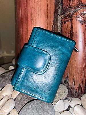Cartera de dama tono azul marino